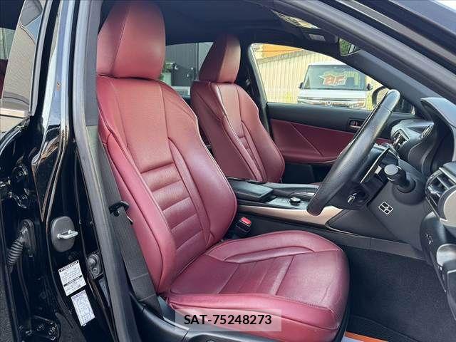 Lexus IS 2017-10 8074337-15