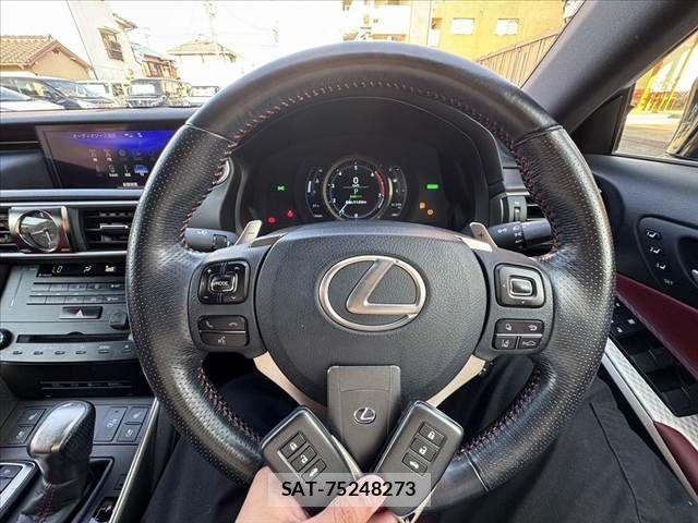 Lexus IS 2017-10 8074337-6