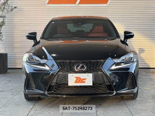 Lexus IS 2017-10 8074337-8