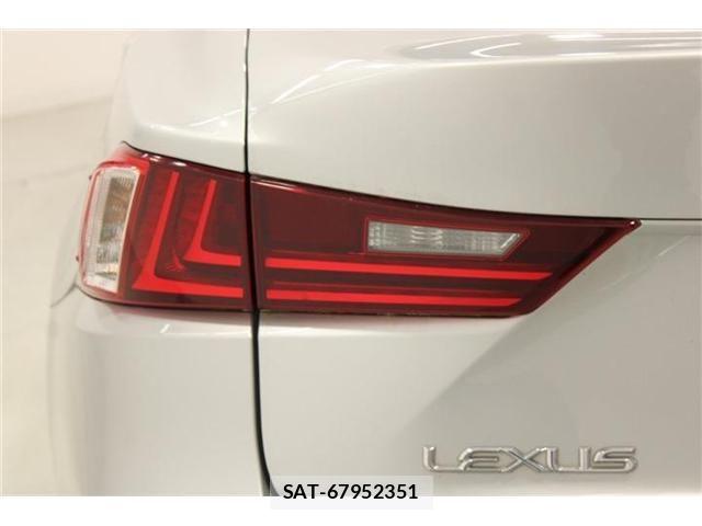 Lexus IS 2013-06 8074340-19
