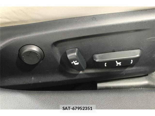 Lexus IS 2013-06 8074340-5