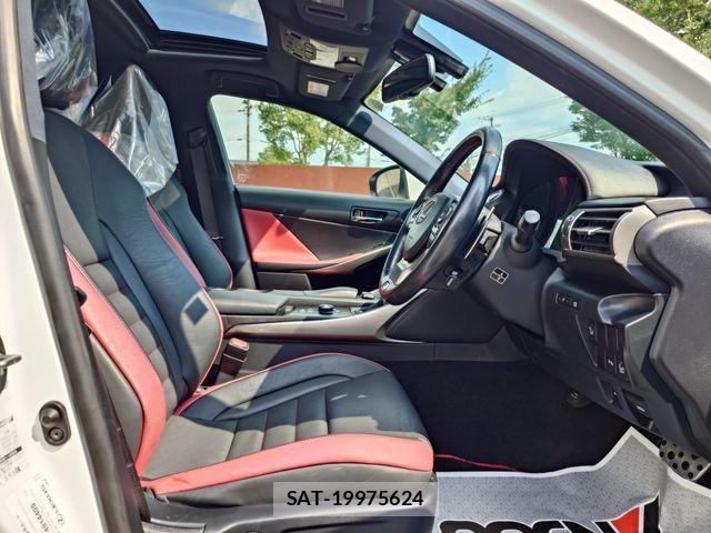 Lexus IS 2015-06 8074336-9
