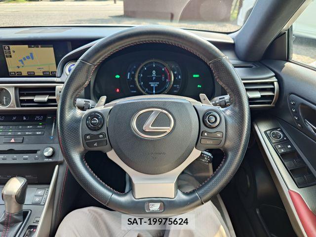 Lexus IS 2015-06 8074336-11