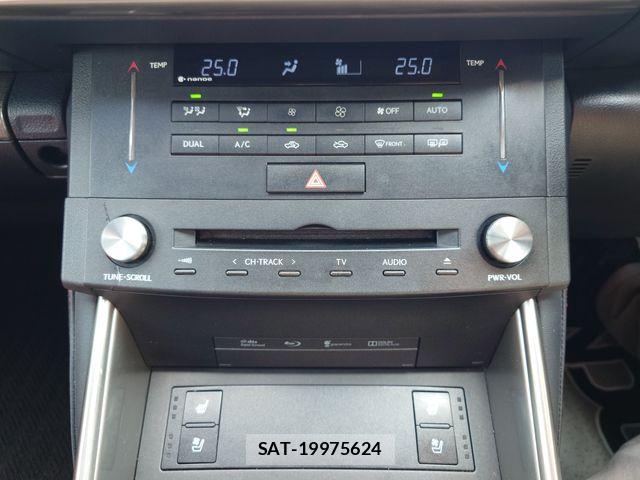Lexus IS 2015-06 8074336-15
