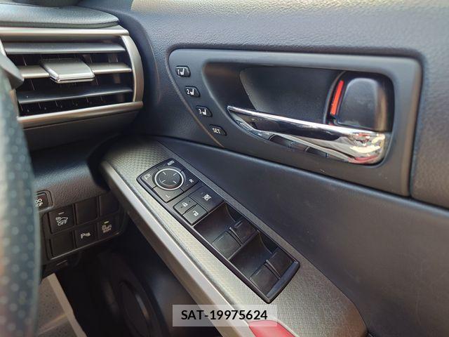 Lexus IS 2015-06 8074336-18