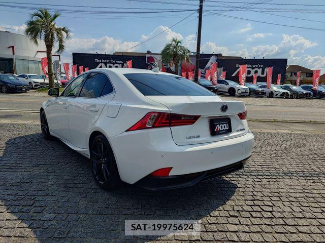 Lexus IS 2015-06 8074336-2