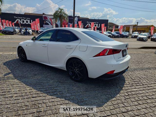 Lexus IS 2015-06 8074336-3