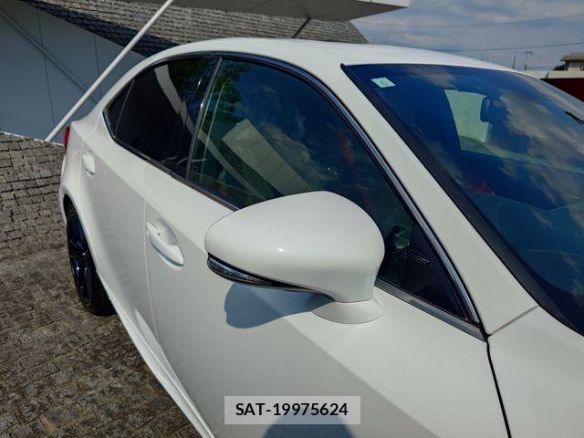 Lexus IS 2015-06 8074336-4