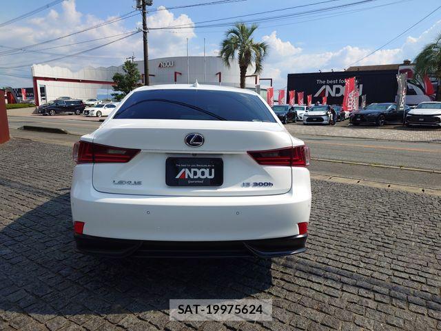 Lexus IS 2015-06 8074336-6