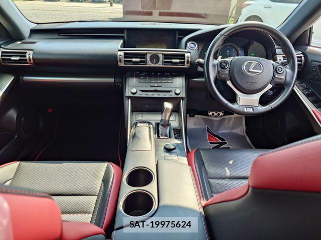Lexus IS 2015-06 8074336-8