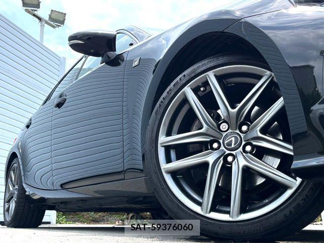 Lexus IS 2014-01 8100127-16