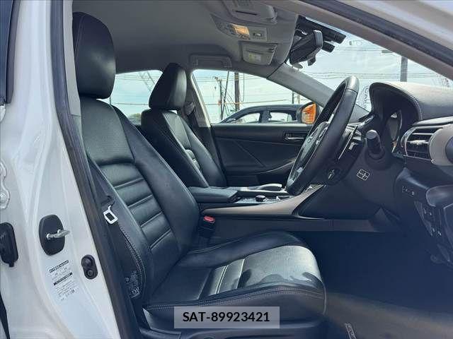 Lexus IS 2014-06 8100129-15