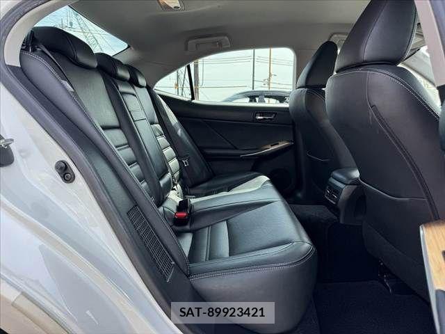 Lexus IS 2014-06 8100129-19