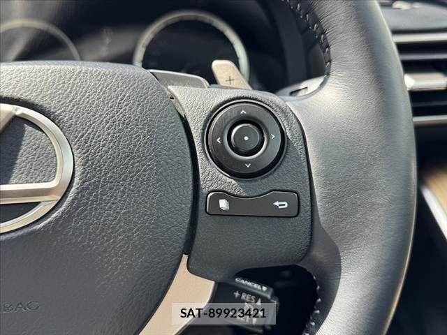 Lexus IS 2014-06 8100129-26