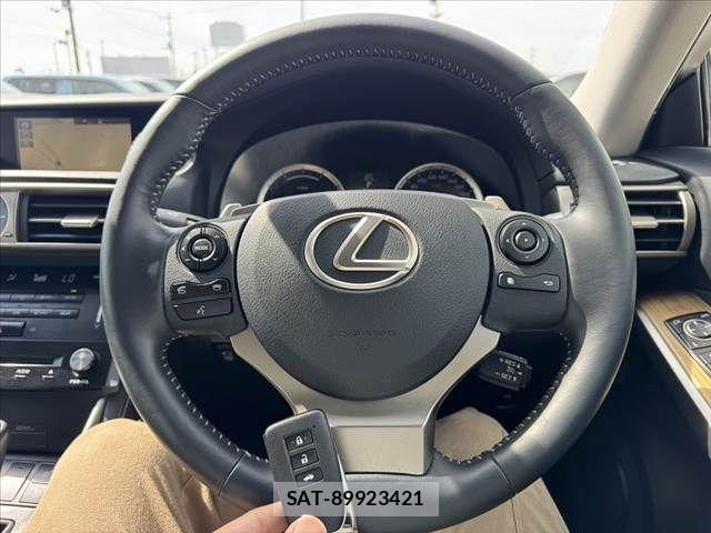Lexus IS 2014-06 8100129-6