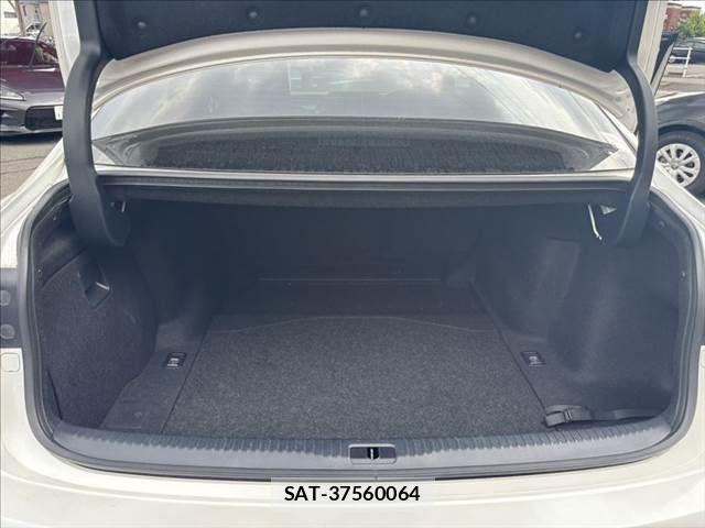Lexus IS 2013-08 8100130-9