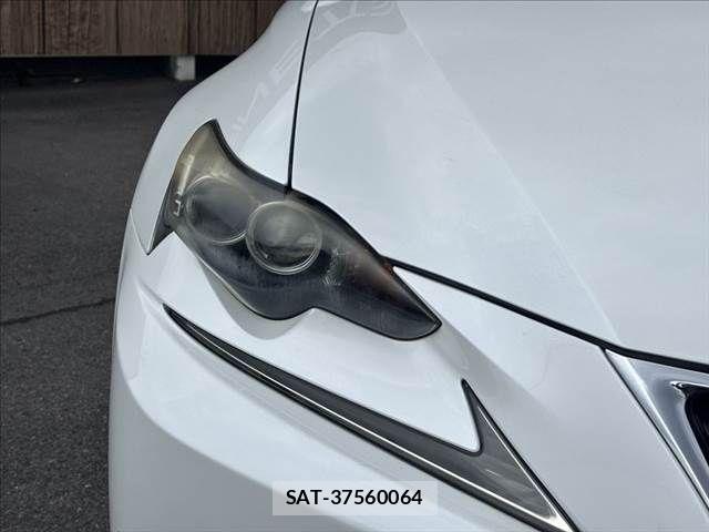 Lexus IS 2013-08 8100130-23
