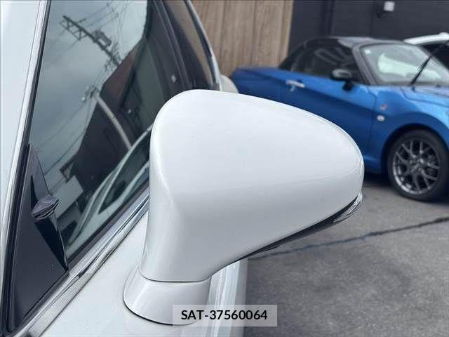 Lexus IS 2013-08 8100130-26