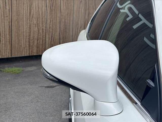 Lexus IS 2013-08 8100130-27