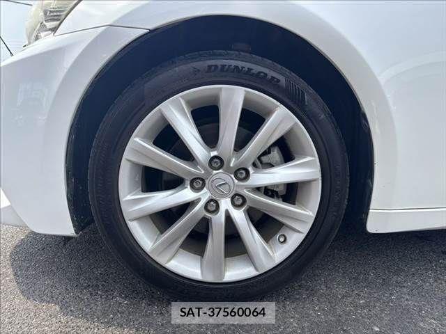 Lexus IS 2013-08 8100130-29