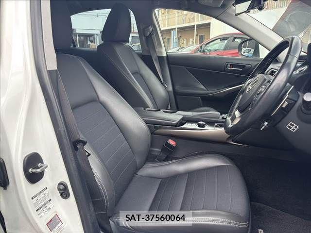 Lexus IS 2013-08 8100130-7