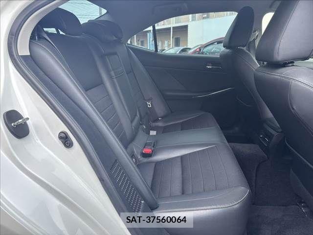Lexus IS 2013-08 8100130-8