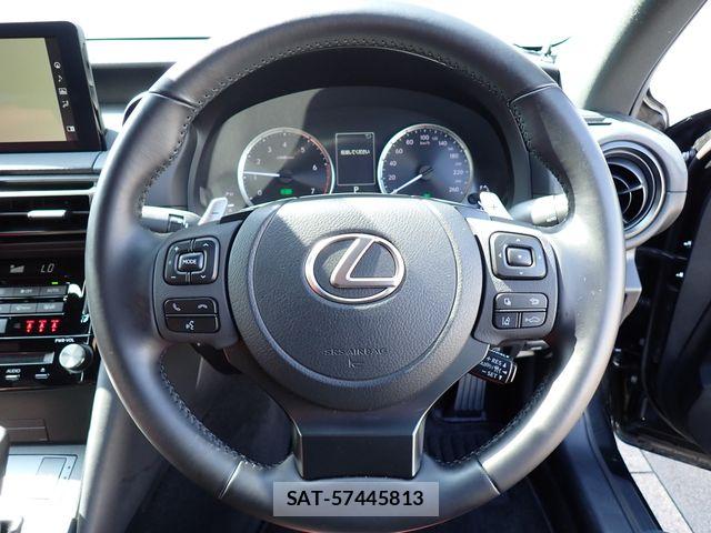 Lexus IS 2022-11 8130996-10