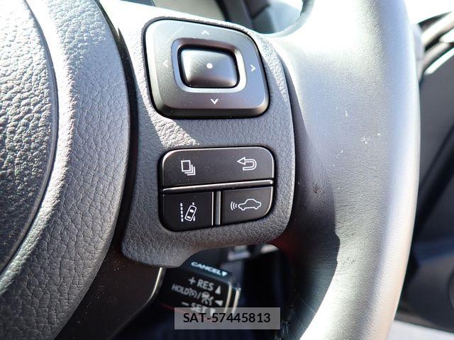 Lexus IS 2022-11 8130996-11