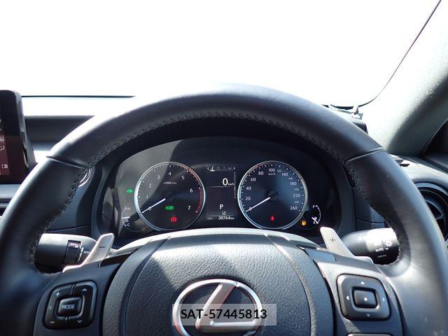 Lexus IS 2022-11 8130996-12