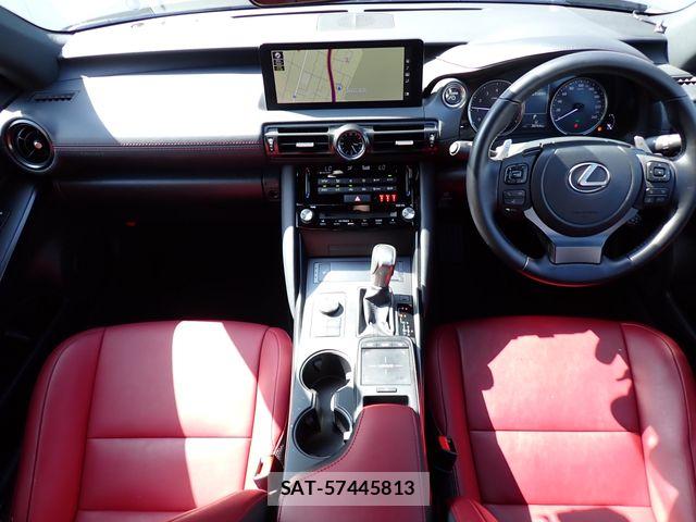 Lexus IS 2022-11 8130996-1