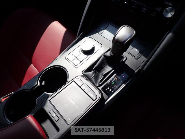 Lexus IS 2022-11 8130996-21