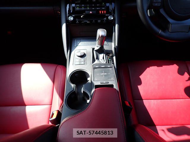 Lexus IS 2022-11 8130996-22