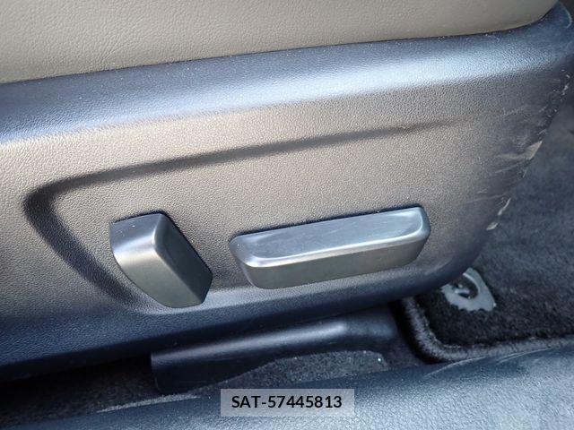 Lexus IS 2022-11 8130996-25