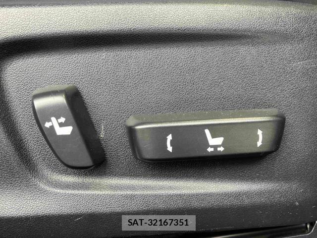 Lexus IS 2015-03 8130999-19