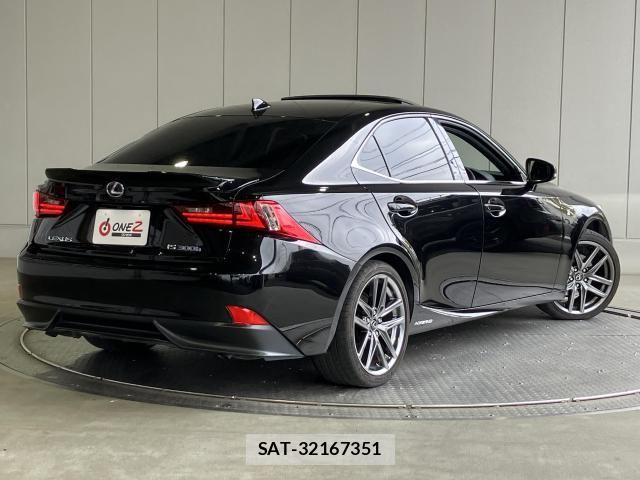 Lexus IS 2015-03 8130999-27
