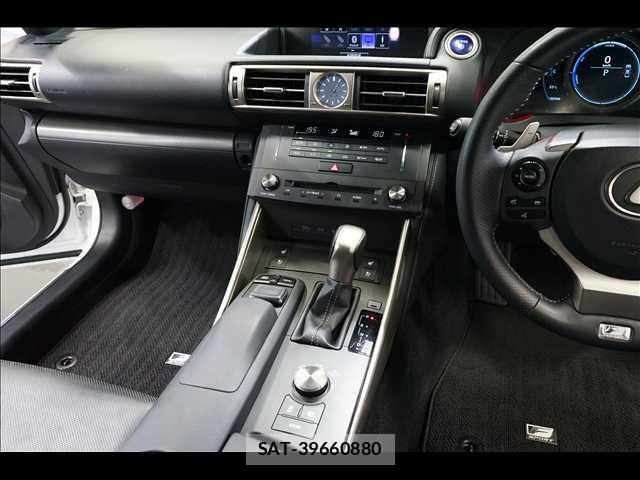 Lexus IS 2014-10 8130998-11