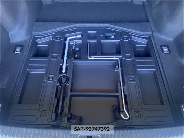 Lexus IS 2013-09 8208371-10