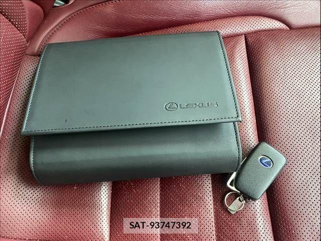 Lexus IS 2013-09 8208371-11