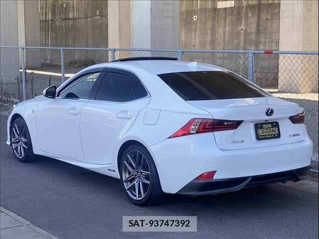 Lexus IS 2013-09 8208371-16
