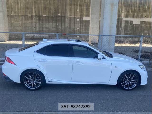 Lexus IS 2013-09 8208371-18