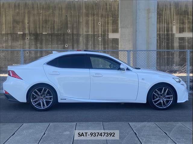 Lexus IS 2013-09 8208371-20