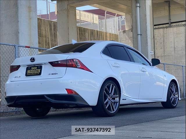 Lexus IS 2013-09 8208371-23