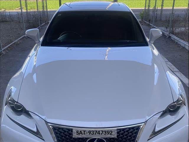 Lexus IS 2013-09 8208371-24