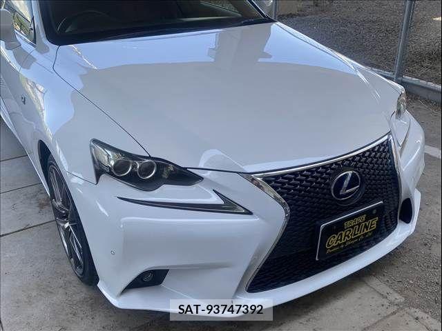 Lexus IS 2013-09 8208371-25