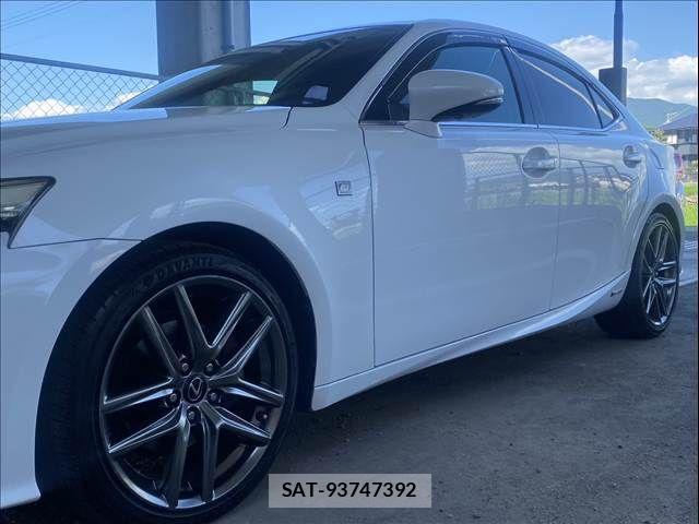 Lexus IS 2013-09 8208371-27