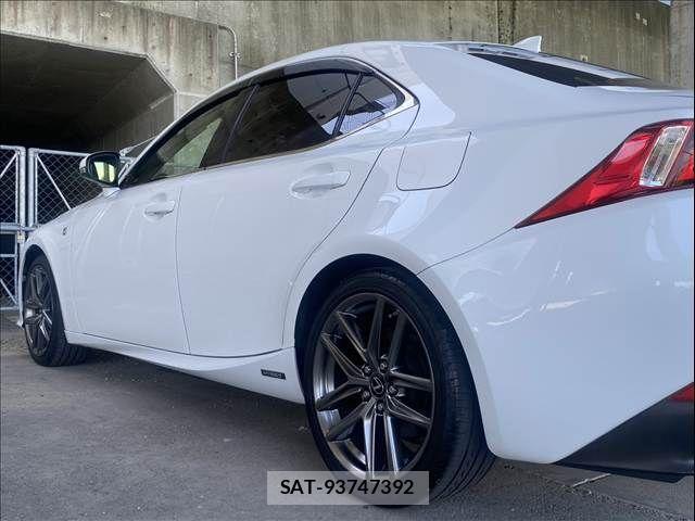 Lexus IS 2013-09 8208371-28
