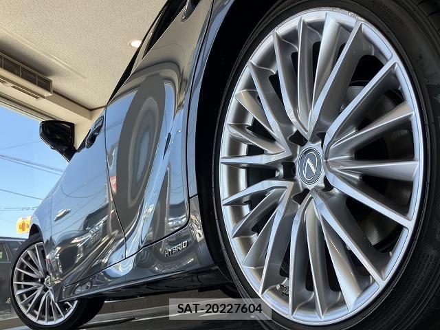 Lexus IS 2021-02 8208362-10