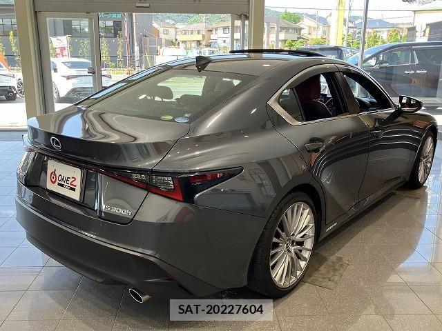 Lexus IS 2021-02 8208362-17