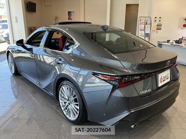 Lexus IS 2021-02 8208362-18