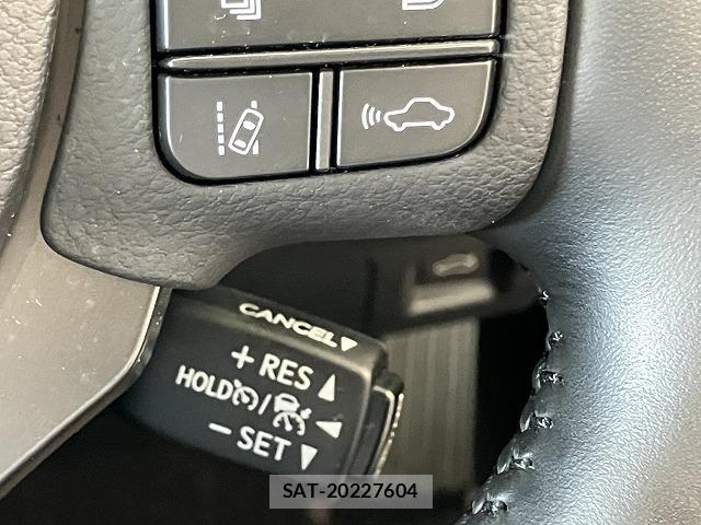 Lexus IS 2021-02 8208362-4